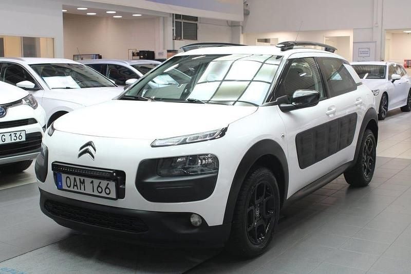 Vit Begagnad 2016 Citroën C4 Cactus PureTech Halvkombi | 59 900 kr (Bra pris) - Bild 1/4