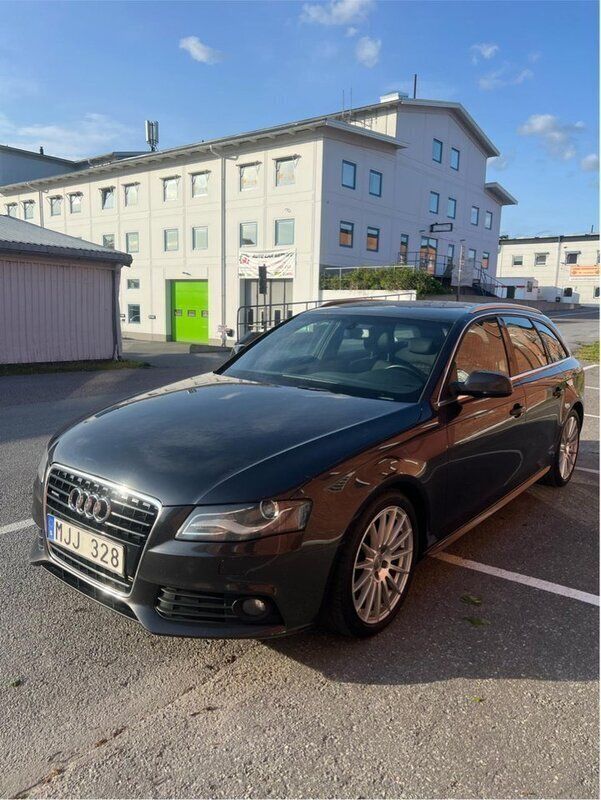 Grå Begagnad 2010 Audi A4 Comfort Kombi | 74 500 kr (Marknadspris) - Bild 1/4