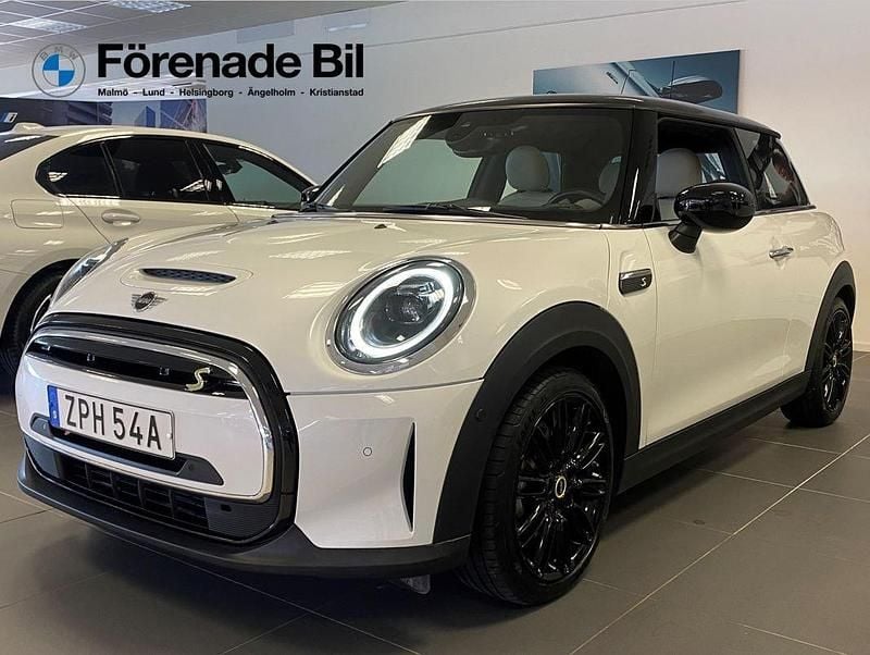 Vit Begagnad 2023 Mini Cooper SE Halvkombi | 259 000 kr (Marknadspris) - Bild 1/4