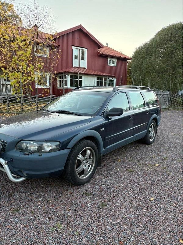 Blå Begagnad 2004 Volvo XC70 Business Edition SUV | 15 000 kr (Dyr) - Bild 1/4