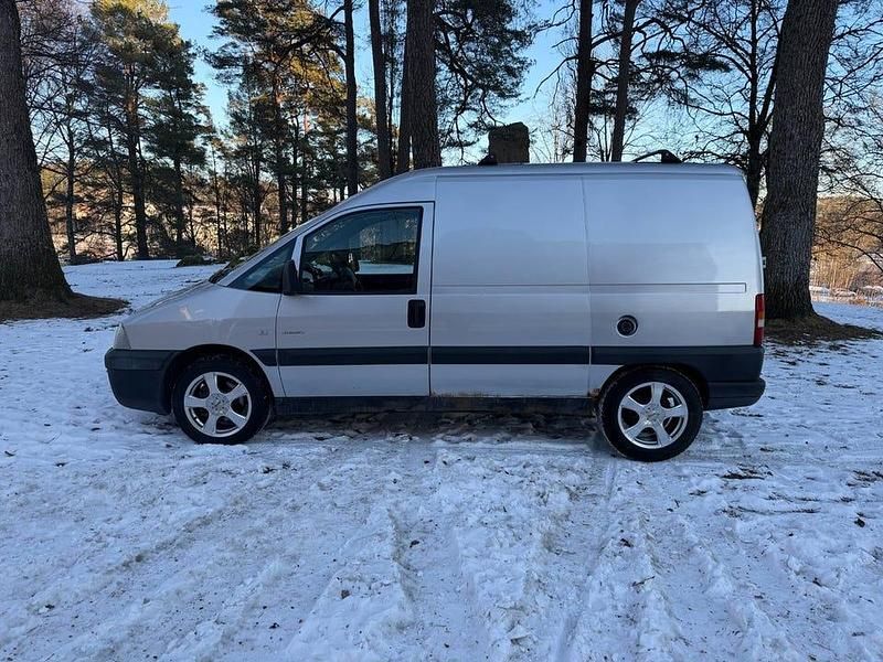 Begagnad Citroën Jumpy 109 HK (80 kW) 2005 Silver Minibuss