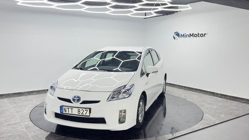 Vit Begagnad 2011 Toyota Prius Halvkombi | 89 900 kr (Marknadspris) - Bild 1/4