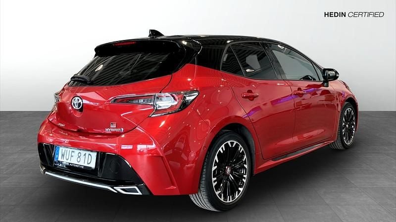 Begagnad Toyota Corolla Hybrid Sport 122 HK (89 kW) 2022 Röd Halvkombi