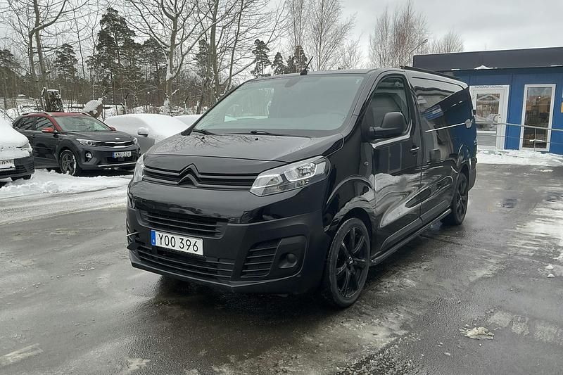 Svart Begagnad 2017 Citroën Jumpy Minibuss | 129 000 kr (Bra pris) - Bild 1/3