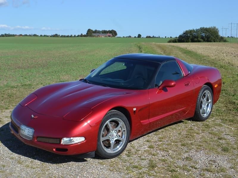 Röd Begagnad 2002 Chevrolet Corvette Sportkupé | 210 000 kr (Marknadspris) - Bild 1/4