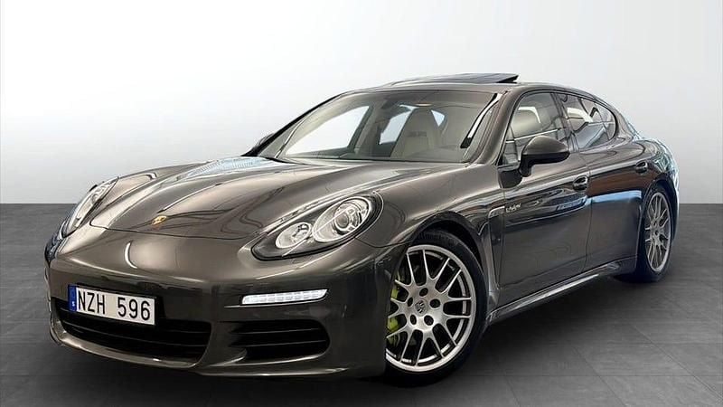 Grå Begagnad 2014 Porsche Panamera S Sedan | 369 000 kr - Bild 1/4