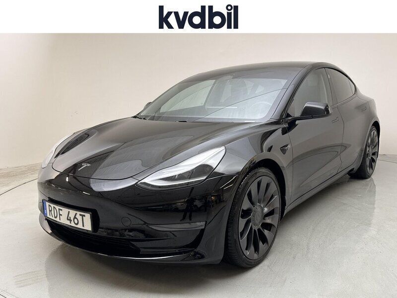 Svart (svart metallic) Begagnad 2021 Tesla Model 3 Performance Sedan | 269 900 kr (Bra pris) - Bild 1/3