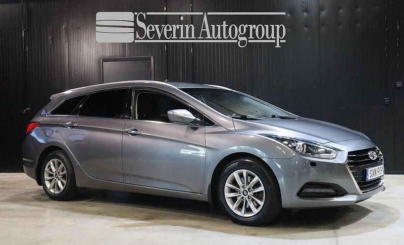 Silver Begagnad 2015 Hyundai i40 Kombi | 104 900 kr (Marknadspris) - Bild 1/4