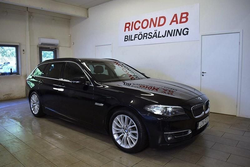 Svart Begagnad 2015 BMW 530 Luxury Line Kombi | 199 900 kr (Bra pris) - Bild 1/4