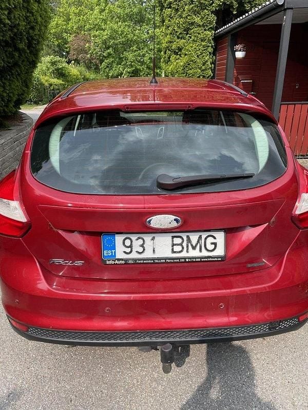 Begagnad 2014 Ford Focus Halvkombi | 30 000 kr - Bild 1/4