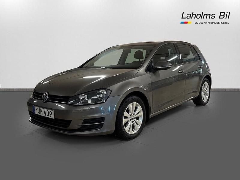 Grå Begagnad 2017 VW Golf VII Style Halvkombi | 109 900 kr (Marknadspris) - Bild 1/4