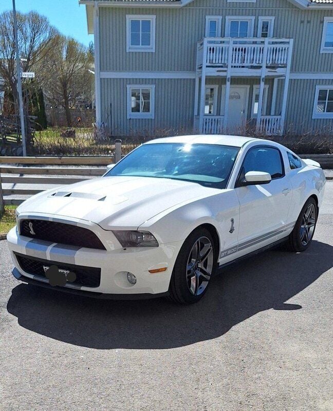 Vit Begagnad 2011 Ford Mustang Sportkupé | 490 000 kr - Bild 1/4