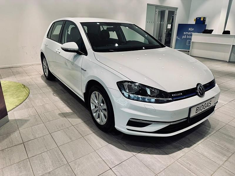 Vit Begagnad 2019 VW Golf VII Halvkombi | 141 000 kr (Marknadspris) - Bild 1/4