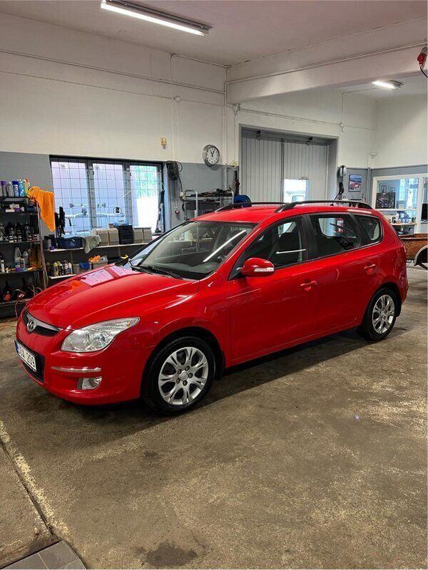 Röd Begagnad 2009 Hyundai i30 Kombi | 41 000 kr (Marknadspris) - Bild 1/4