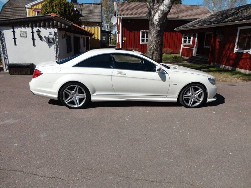 Begagnad Mercedes CL500 AMG 436 HK (320 kW) 2010 Vit Sportkupé