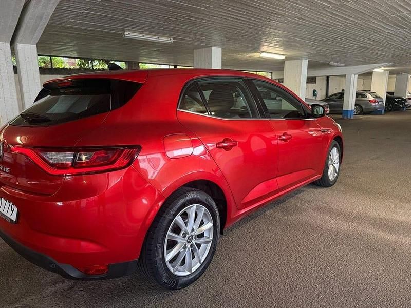 Begagnad Renault Mégane III 132 HK (97 kW) 2016 Röd