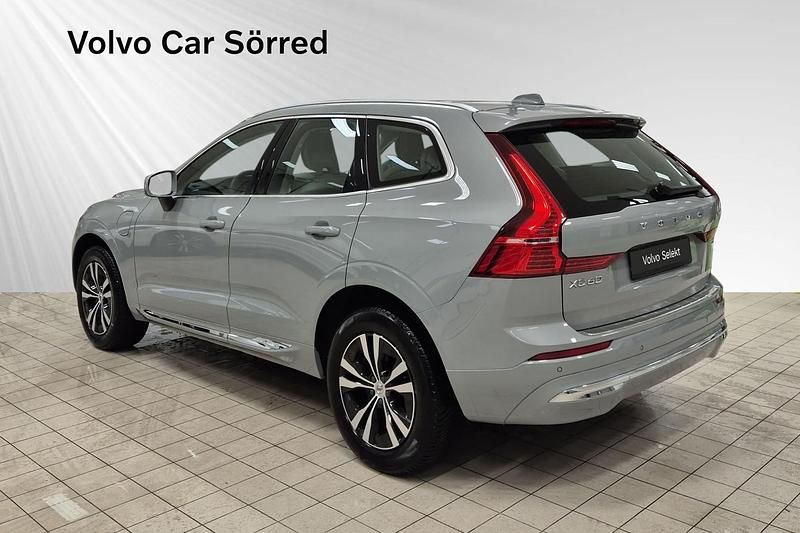 Begagnad Volvo XC60 Core 350 HK (257 kW) 2023 Grå SUV
