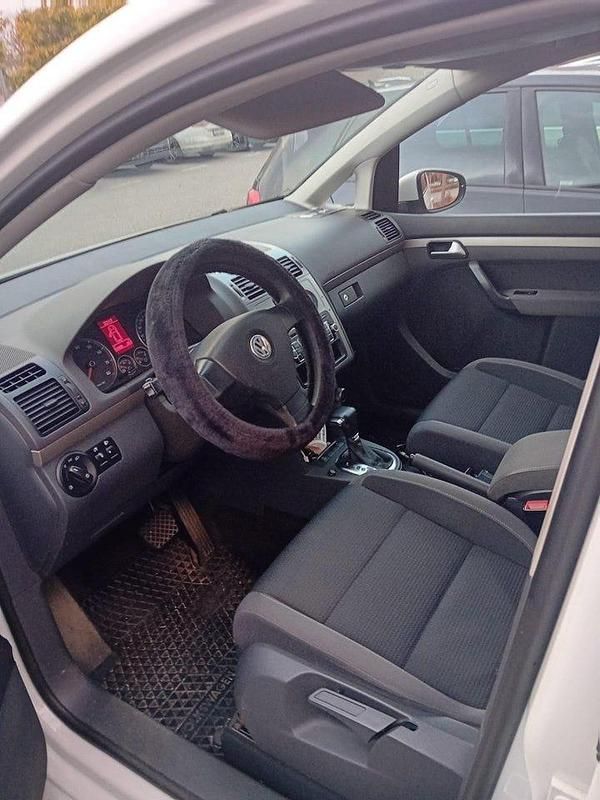 Begagnad 2010 VW Touran Minibuss | 53 000 kr (Bra pris) - Bild 1/4