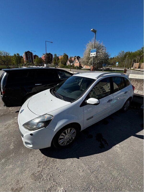 Vit Begagnad 2012 Renault Clio GrandTour Kombi | 32 000 kr (Superpris) - Bild 1/4