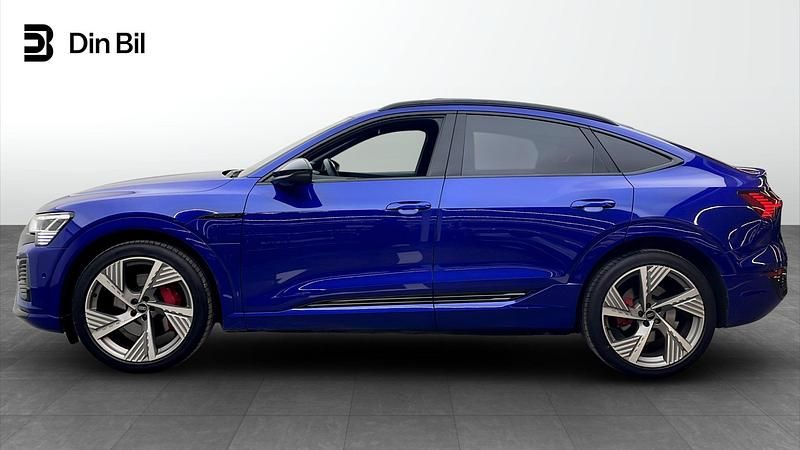 Begagnad Audi Q8 e-tron S-Line 300 kW (408 HK) 2024 Blå SUV