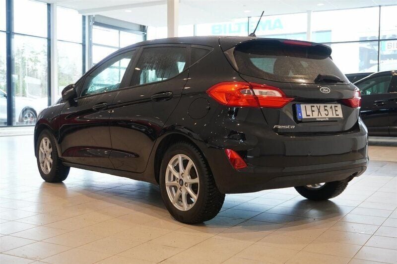 Begagnad Ford Fiesta Titanium 101 HK (74 kW) 2019 Svart Halvkombi