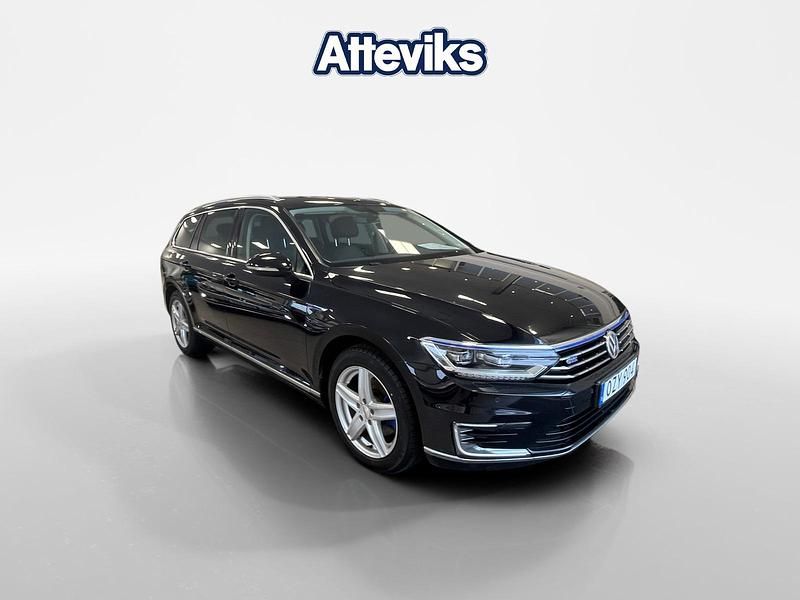 Begagnad VW Passat GTE 220 HK (161 kW) 2016 Svart Kombi