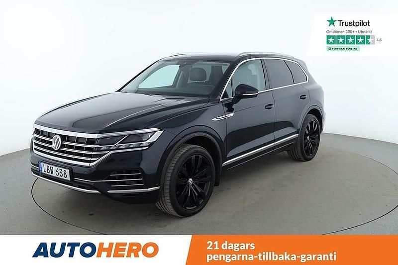 Mörkblå Begagnad 2018 VW Touareg SUV | 379 000 kr (Lite dyr) - Bild 1/4