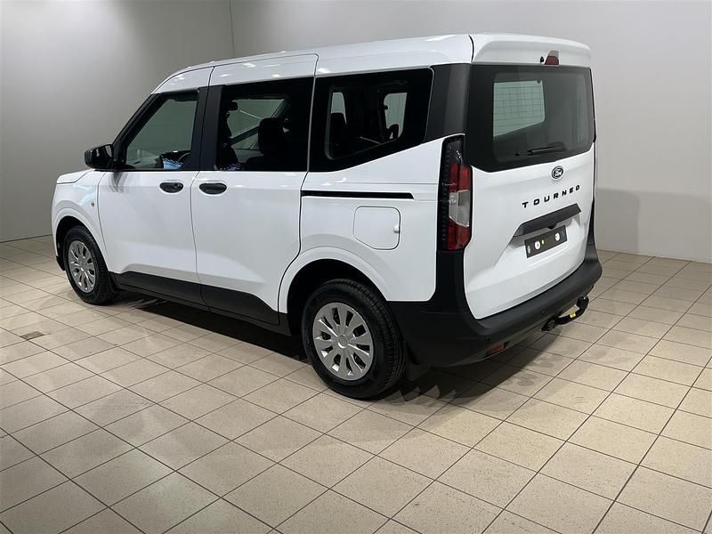 Begagnad Ford Tourneo Courier Trend 125 HK (91 kW) 2024 Okänd Minibuss