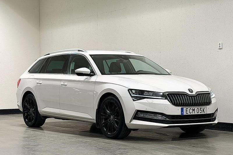 Begagnad Skoda Superb Business Line 218 HK (160 kW) 2020 Vit Kombi