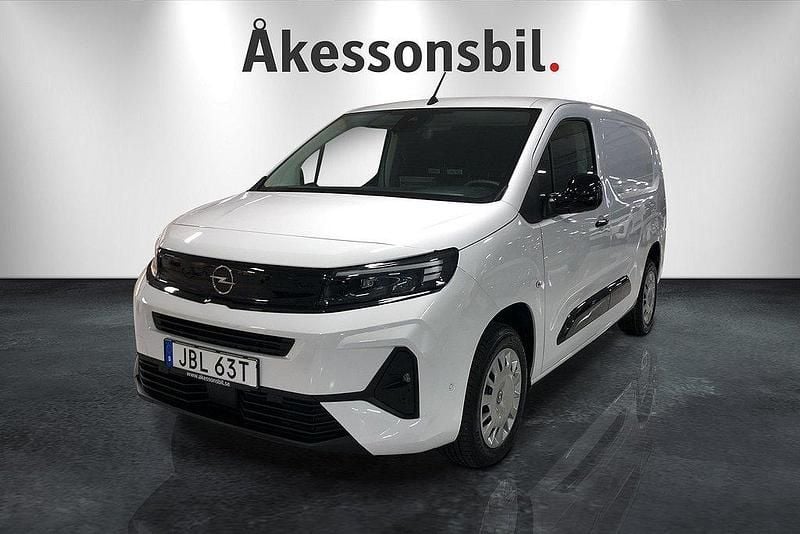 Vit kaolin Ny 2025 Opel Combo Elite Minibuss | 407 170 kr (Dyr) - Bild 1/4