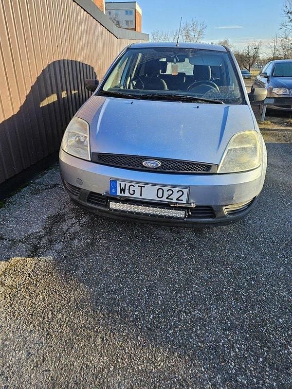 Blå Begagnad 2005 Ford Fiesta Halvkombi | 19 000 kr (Bra pris) - Bild 1/2