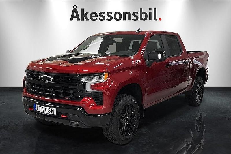 Röd Ny 2025 Chevrolet Silverado LT Sedan | 1 123 750 kr - Bild 1/4