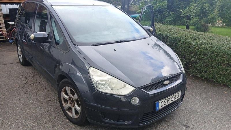 Grå Begagnad 2008 Ford S-MAX S Minibuss | 12 000 kr (Superpris) - Bild 1/4