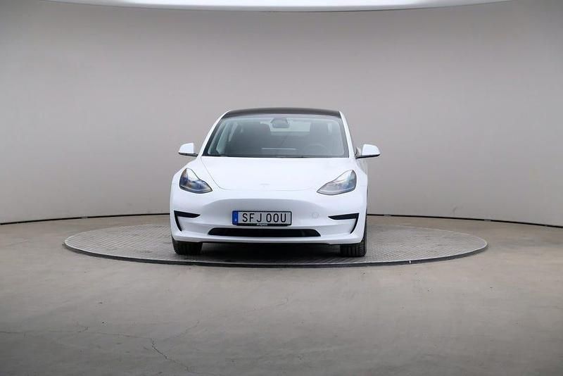 Begagnad Tesla Model 3 Standard Range 225 kW (306 HK) 2022 Vit Sedan