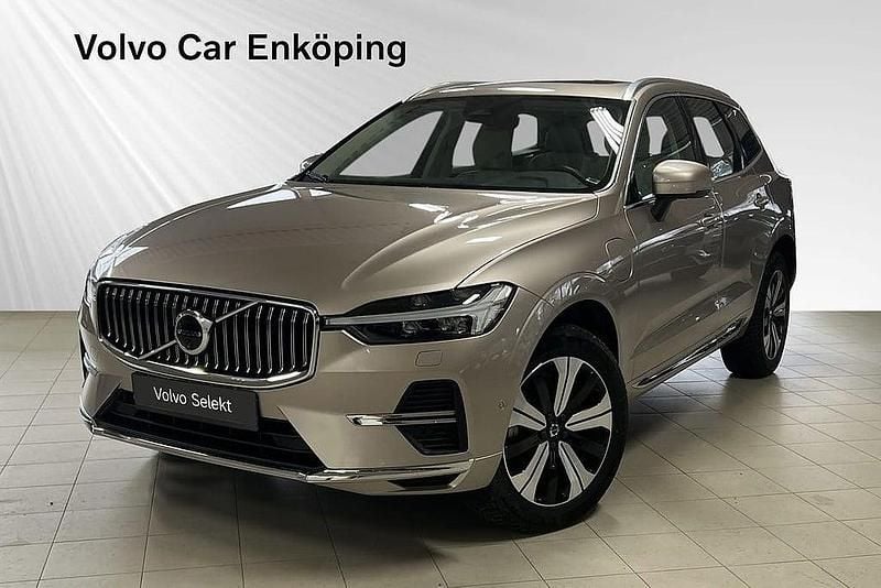 Ljusgrå Begagnad 2023 Volvo XC60 Core SUV | 474 900 kr (Bra pris) - Bild 1/3