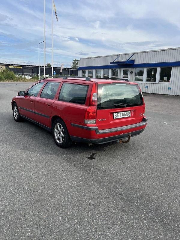 Röd Begagnad 2001 Volvo V70 Business Edition Kombi | 6 900 kr (Bra pris) - Bild 1/4