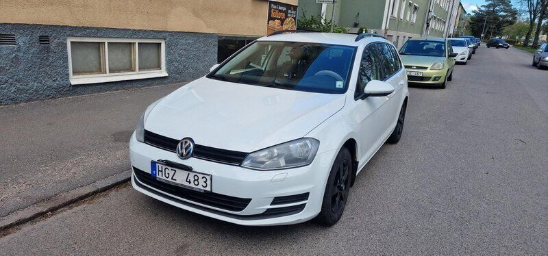 Vit Begagnad 2014 VW Golf VII Kombi | 77 000 kr (Marknadspris) - Bild 1/4