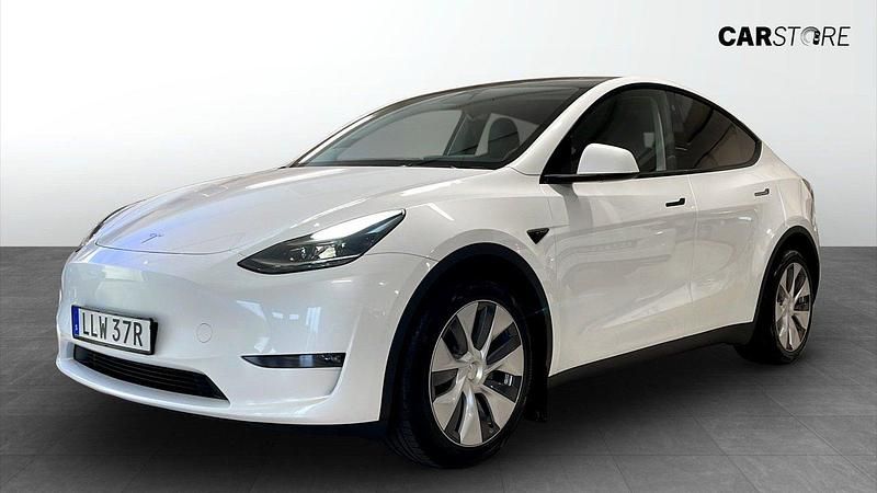 Vit (white) Begagnad 2023 Tesla Model Y Long Range AWD SUV | 449 900 kr (Marknadspris) - Bild 1/4