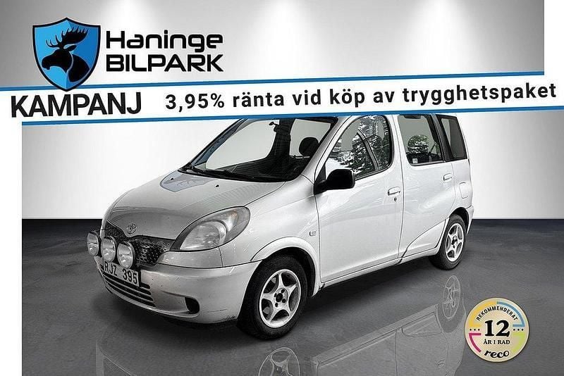 Grå Begagnad 2000 Toyota Yaris Verso Minibuss | 49 500 kr (Marknadspris) - Bild 1/2