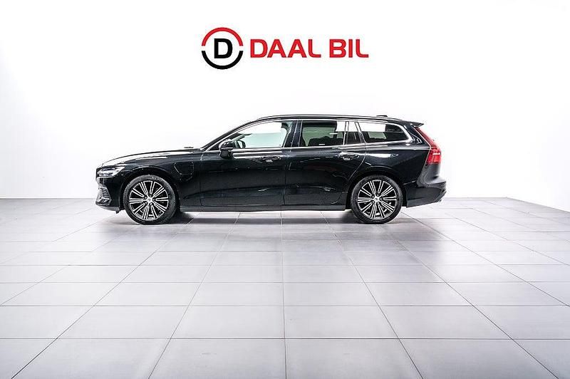 Svart Begagnad 2022 Volvo V60 Inscription Kombi | 259 700 kr (Marknadspris) - Bild 1/4