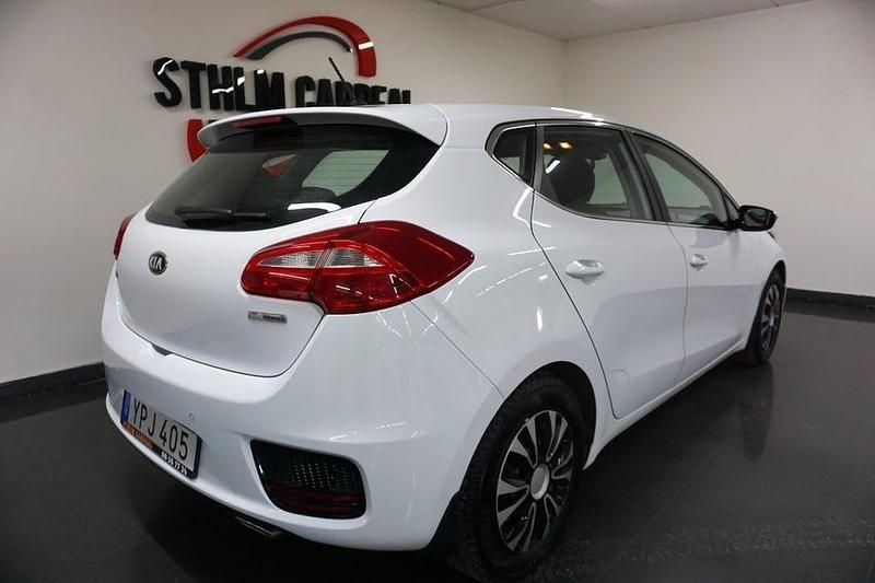 Begagnad Kia Ceed 136 HK (100 kW) 2017 Vit Halvkombi