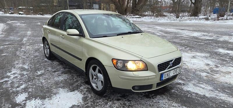 Begagnad 2006 Volvo S40 Sedan | 19 000 kr (Dyr) - Bild 1/4