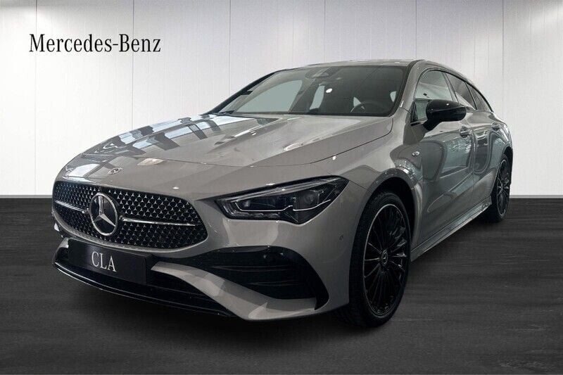 Grå (grey) Ny 2025 Mercedes CLA250e Shooting Brake Kombi | 577 300 kr (Dyr) - Bild 1/4