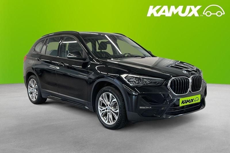 Svart Begagnad 2022 BMW X1 Sport Line SUV | 254 900 kr (Bra pris) - Bild 1/4