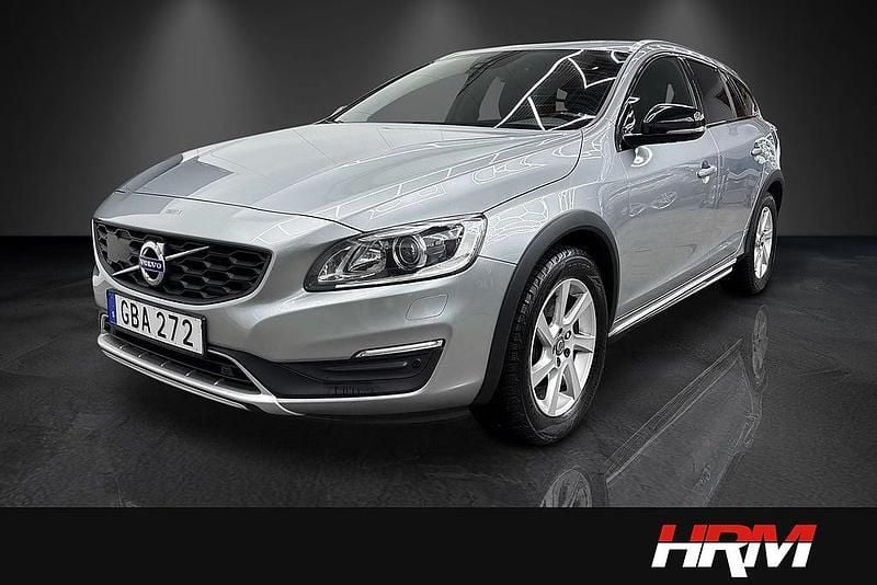 Silver Begagnad 2015 Volvo V60 CC Summum Kombi | 184 900 kr (Lite dyr) - Bild 1/4