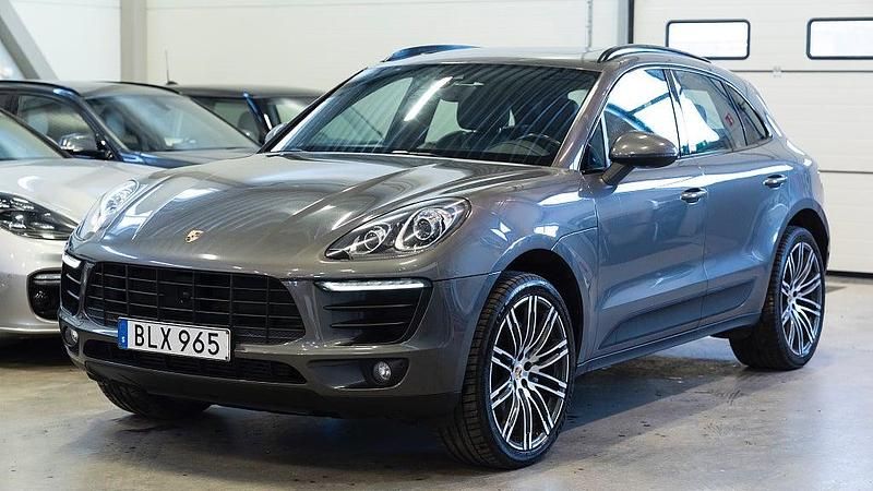 Mörkgrå Begagnad 2014 Porsche Macan S Sport SUV | 299 000 kr (Marknadspris) - Bild 1/4