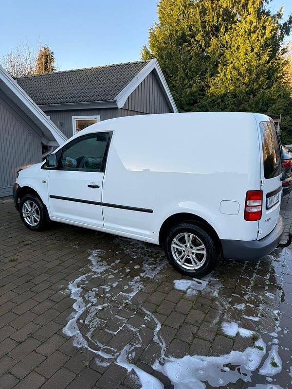 Begagnad VW Caddy 102 HK (75 kW) 2011 Minibuss