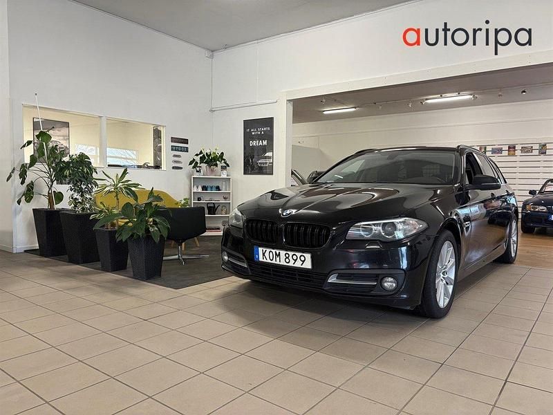 Svart Begagnad 2016 BMW 520 Kombi | 144 900 kr (Marknadspris) - Bild 1/4
