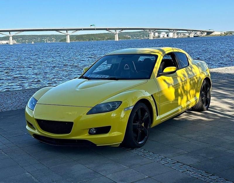 Gul Begagnad 2004 Mazda RX8 Halvkombi | 99 000 kr - Bild 1/4
