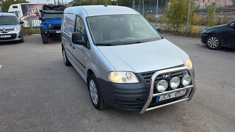 Silver Begagnad 2009 VW Caddy Maxi Minibuss | 34 900 kr (Bra pris) - Bild 1/4